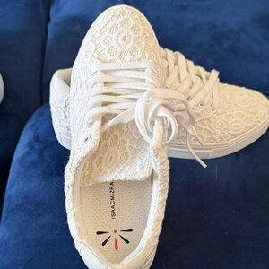 Isaac Mizrahi Women's Cream Lace Sneakers